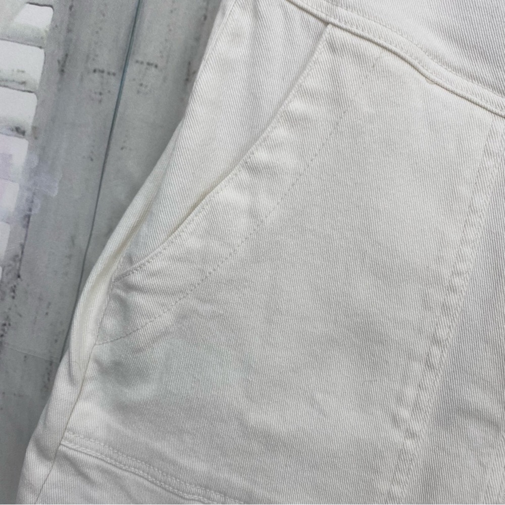a Loves a White Stretch Denim Mini Cargo Skirt Full Zip Front Pockets Cotton NWT - Picture 6 of 8